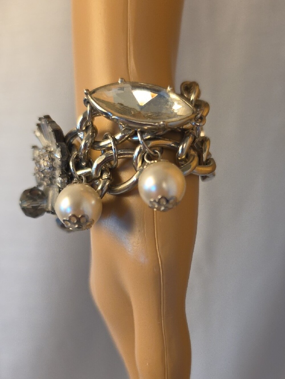 Betsey Johnson Silver Tone Bracelet with White Pearls and Clear Crystal Flower - Picture 2 of 7